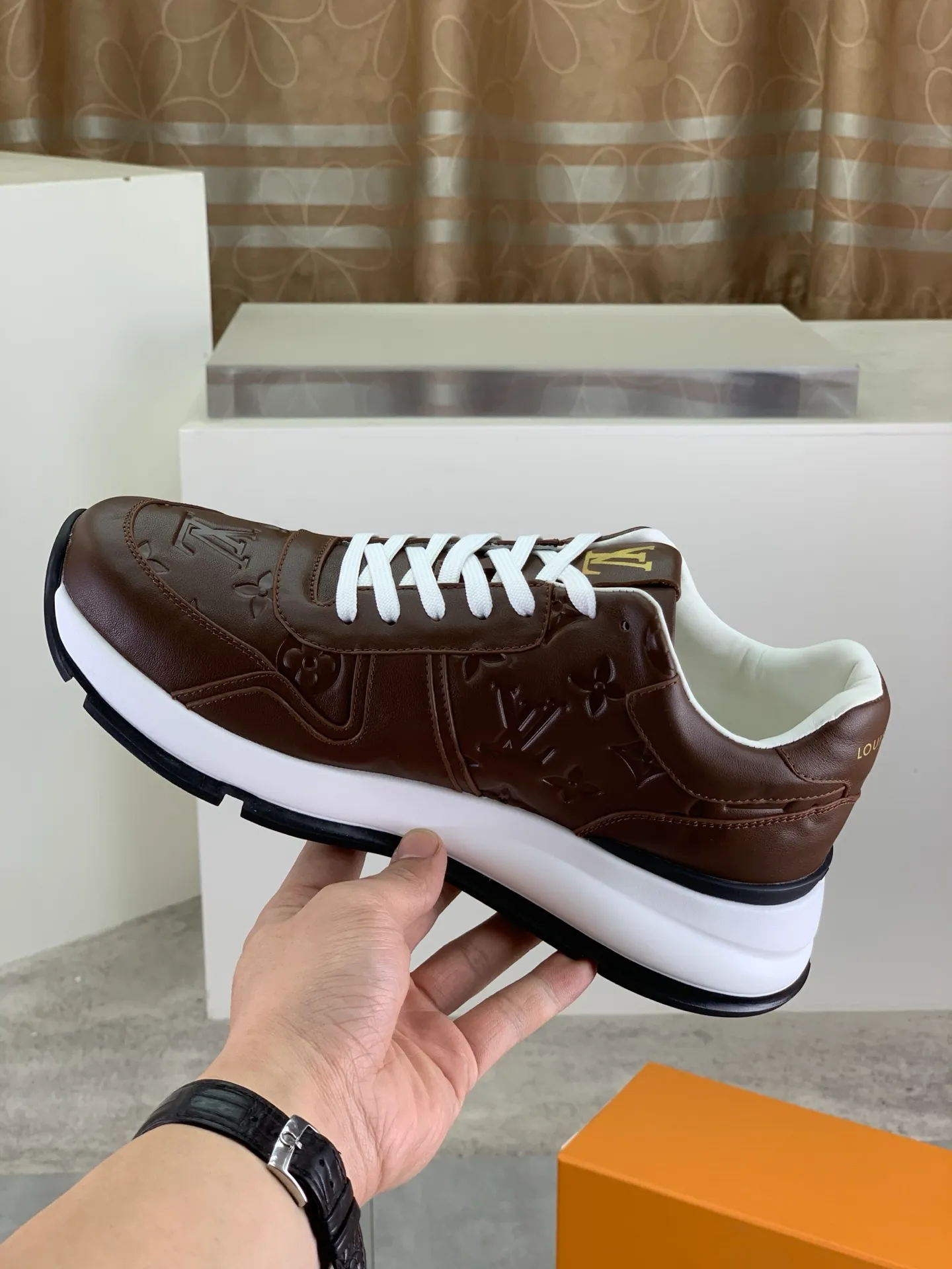 Factory price P820 💶 Top version [LOUIS VUITTON] counter series (original order) new style 🍀LV Louis Vuitton - top version LV classic high-top trendy shoes! Made of imported original craft calfskin, original breathable lining, and original wear-resistant, lightweight, high-end TPU outsole! High quality products! 3️⃣ colors available, size: men’s 39-44 (38 45 customized)